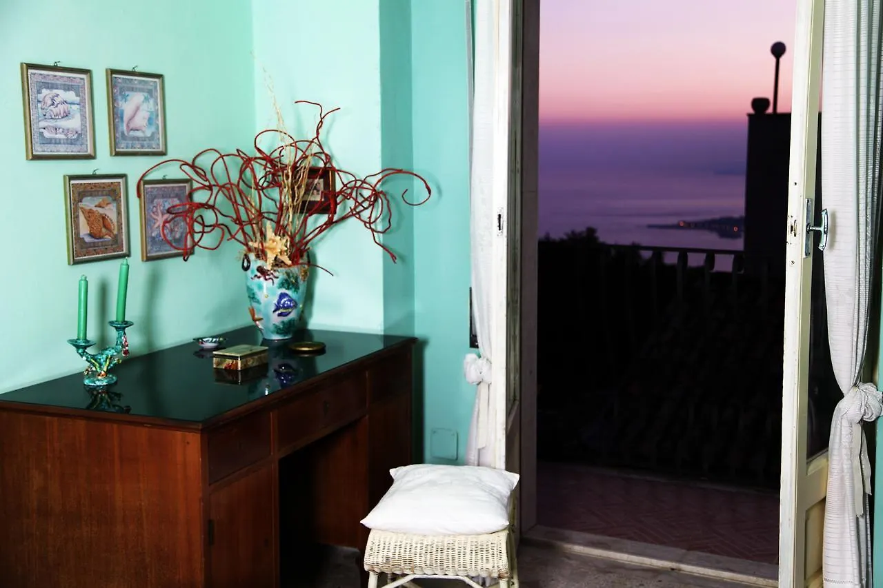 Teatro Greco Balcony Apartment 陶尔米纳 意大利