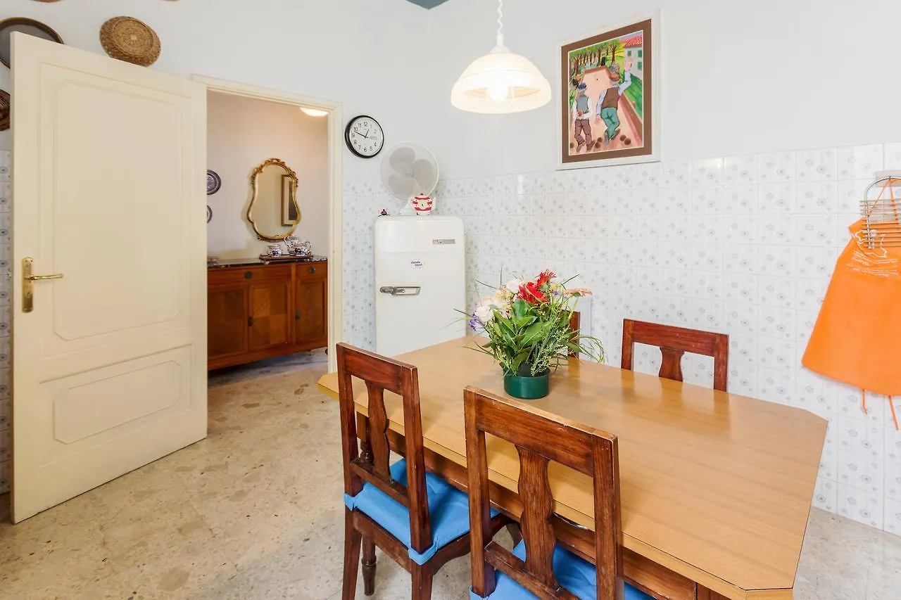 Teatro Greco Balcony Apartment 陶尔米纳 0*,