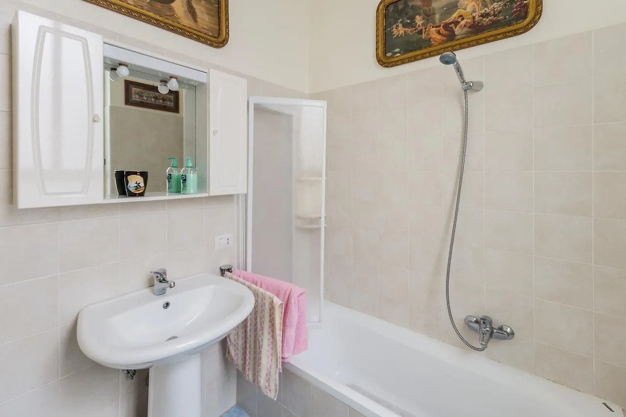 Teatro Greco Balcony Apartment 陶尔米纳 0*,  意大利